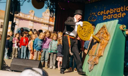Grand Opening luidt groots feestjaar in: Plopsaland De Panne viert 25e verjaardag met nieuwe, grootse parade!