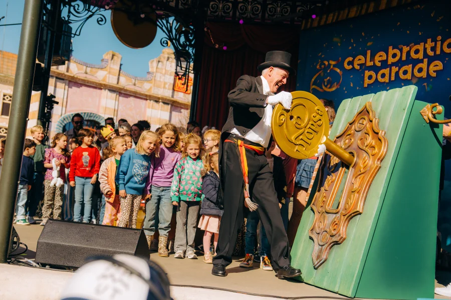Grand Opening luidt groots feestjaar in: Plopsaland De Panne viert 25e verjaardag met nieuwe, grootse parade!