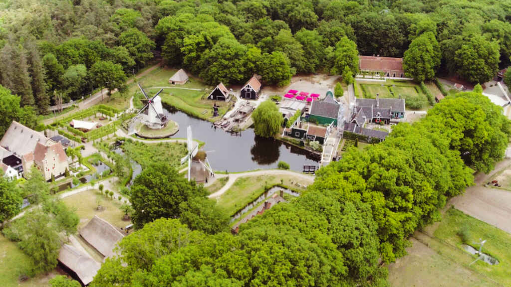 luchtfoto nederlands openluchtmuseum arnhem