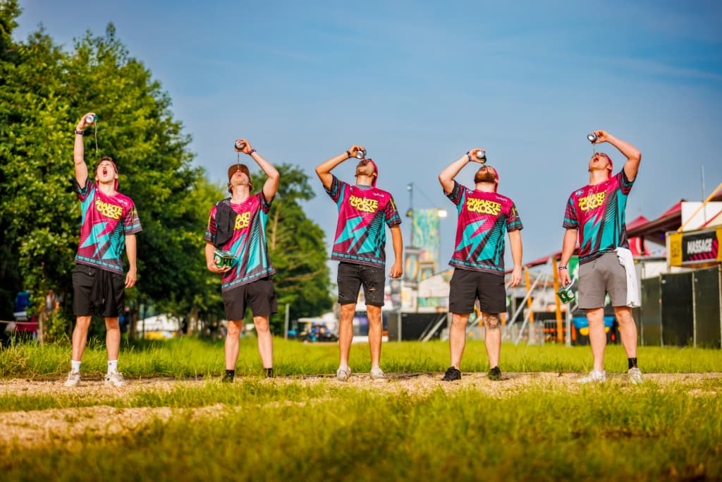 Sugababes en Willeke Alberti naar de Zwarte Cross