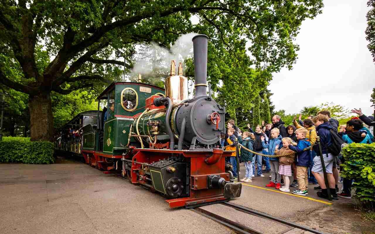 elektrische locomotief efteling trein