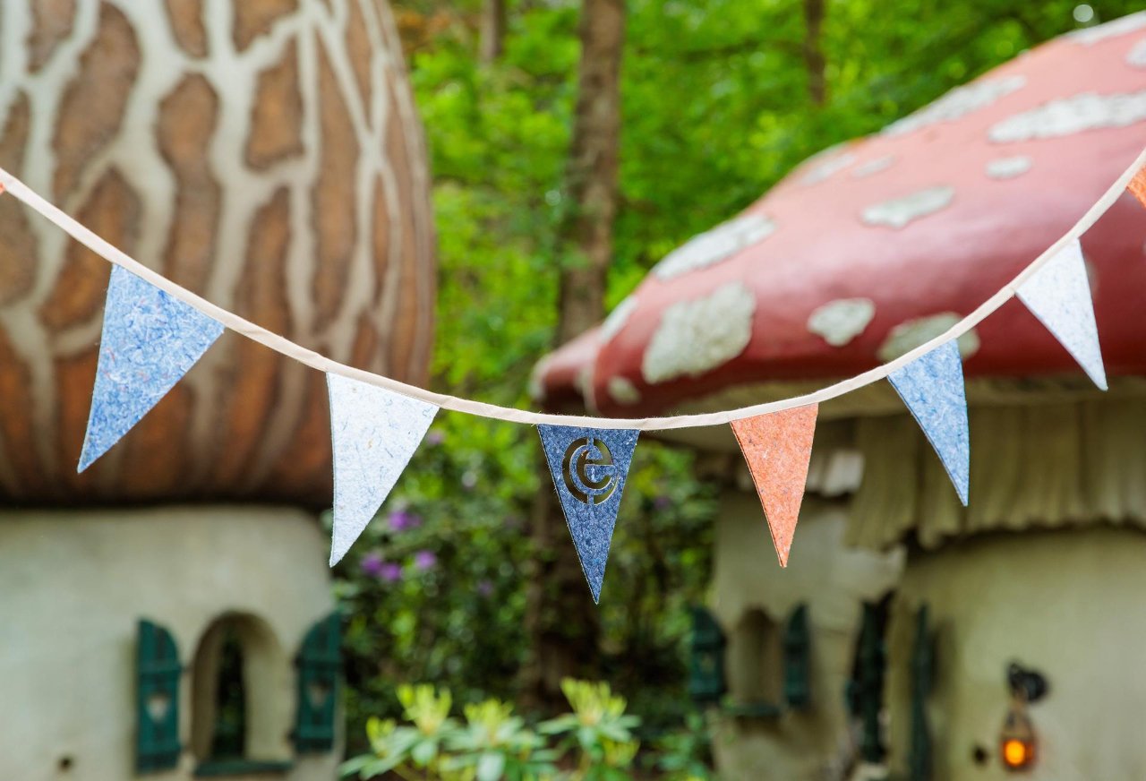 Efteling viert 73e verjaardag met duurzame vlaggenlijnen van gerecycled textiel