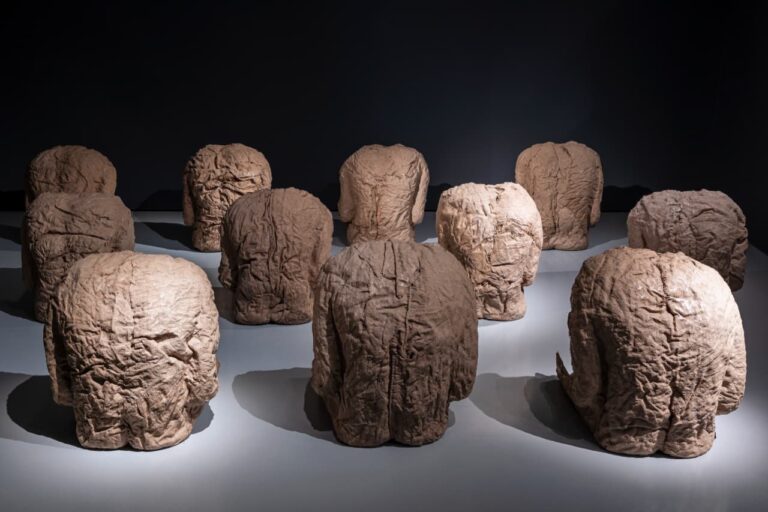 Magdalena Abakanowicz treedt buiten museummuren